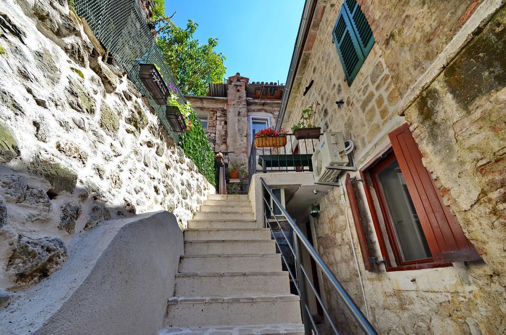 Apartments Historic Stone House Kotor Værelse billede